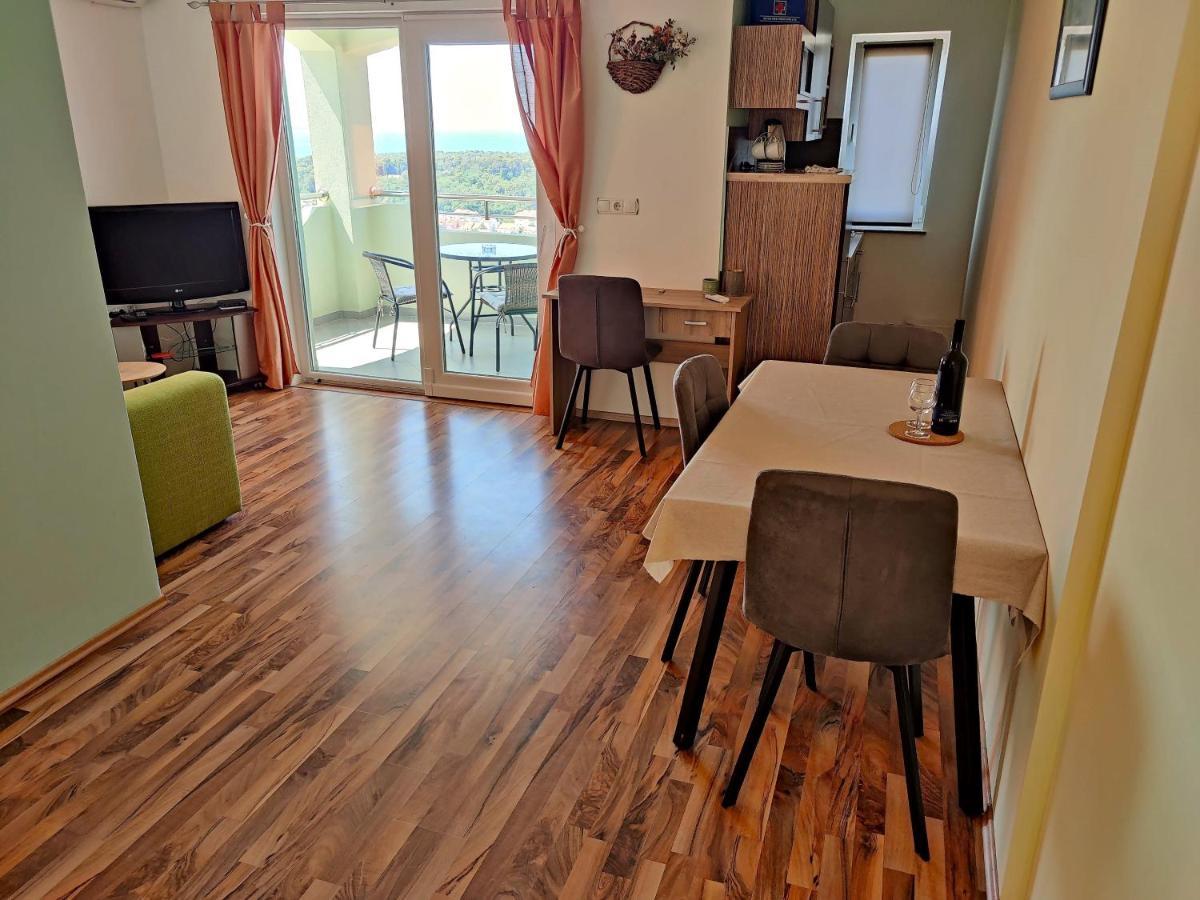 Apartments Lumar Palit Esterno foto