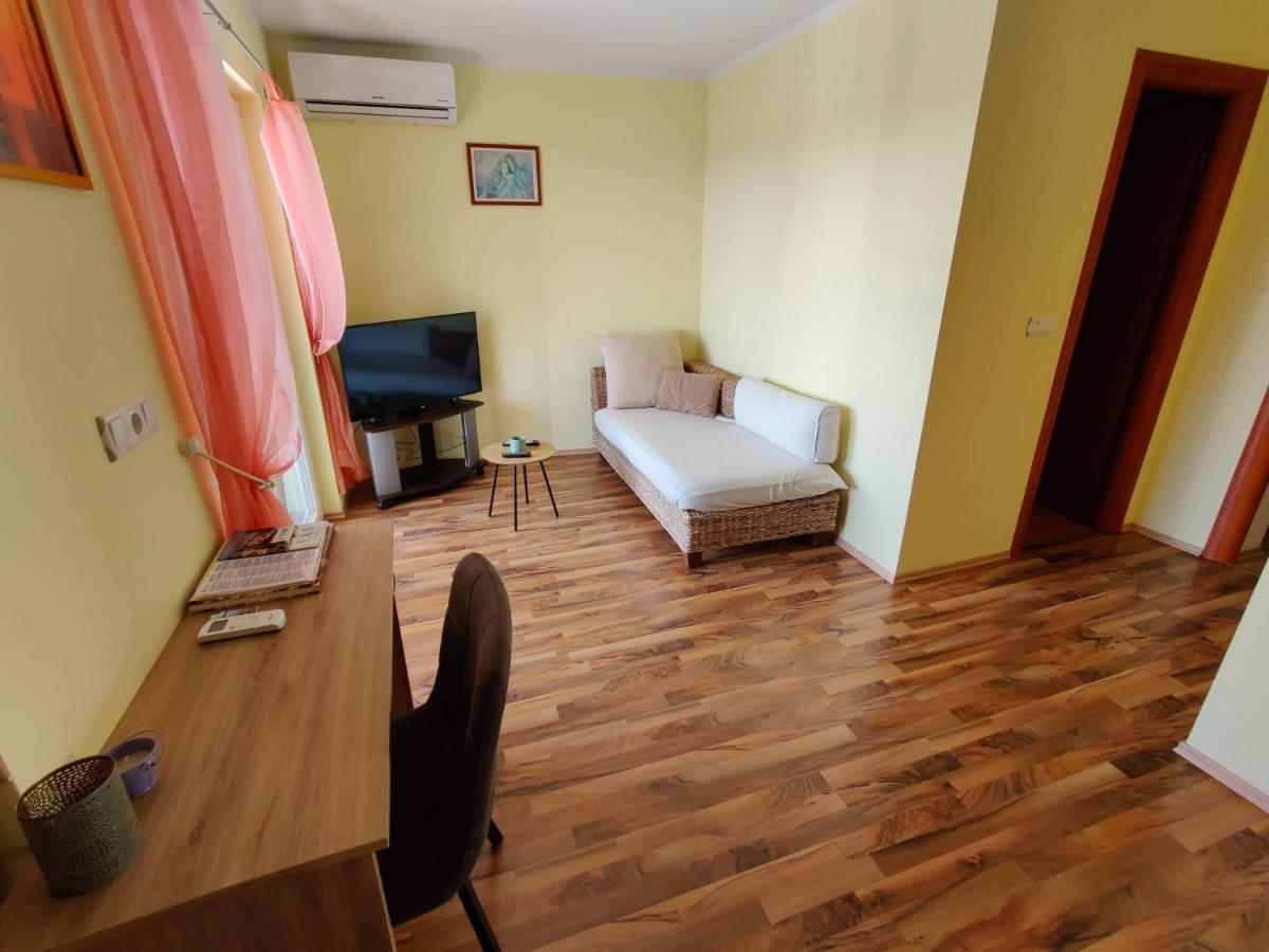 Apartments Lumar Palit Esterno foto